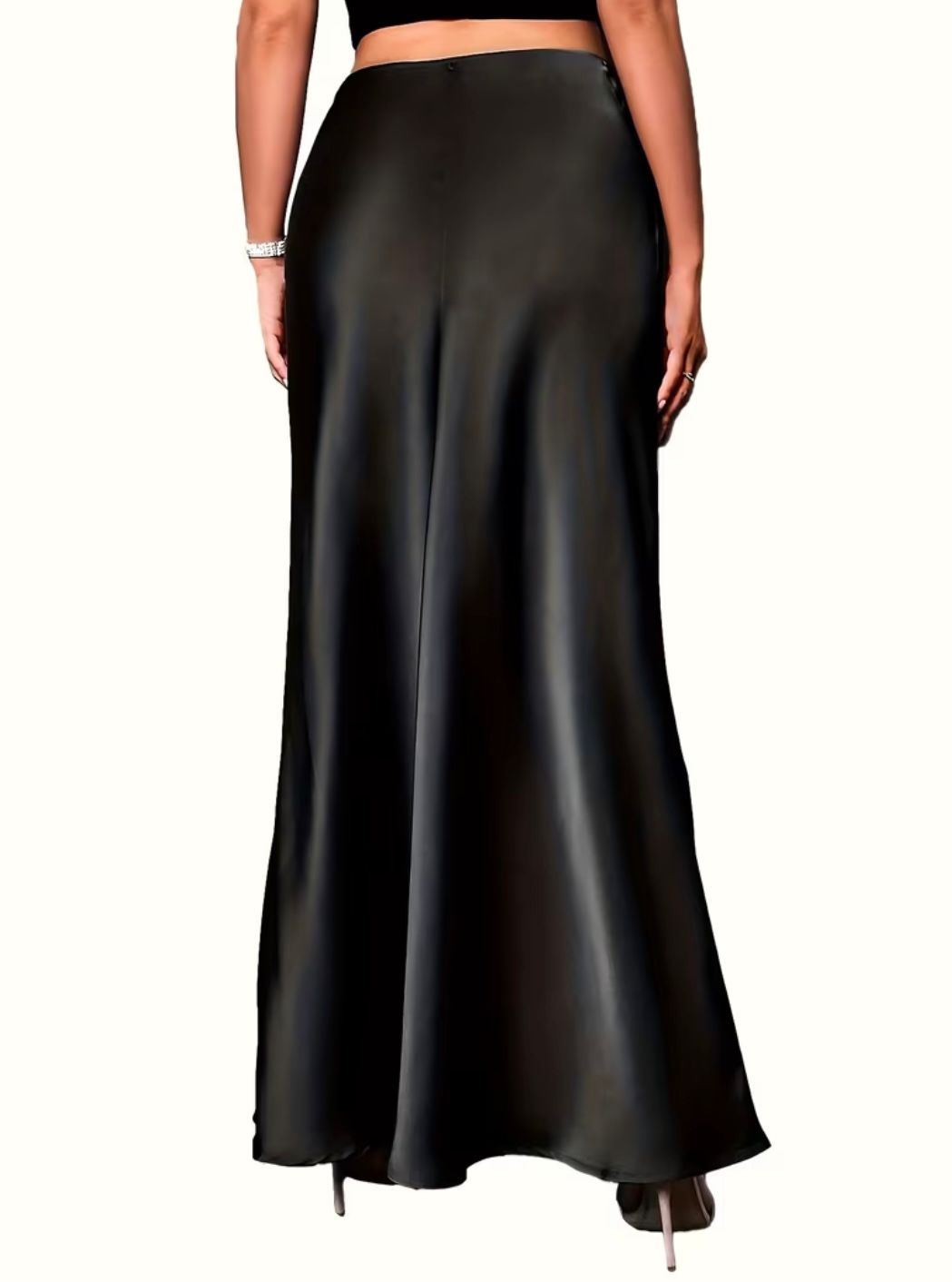 Jupe Longue Satin Noir Élégante