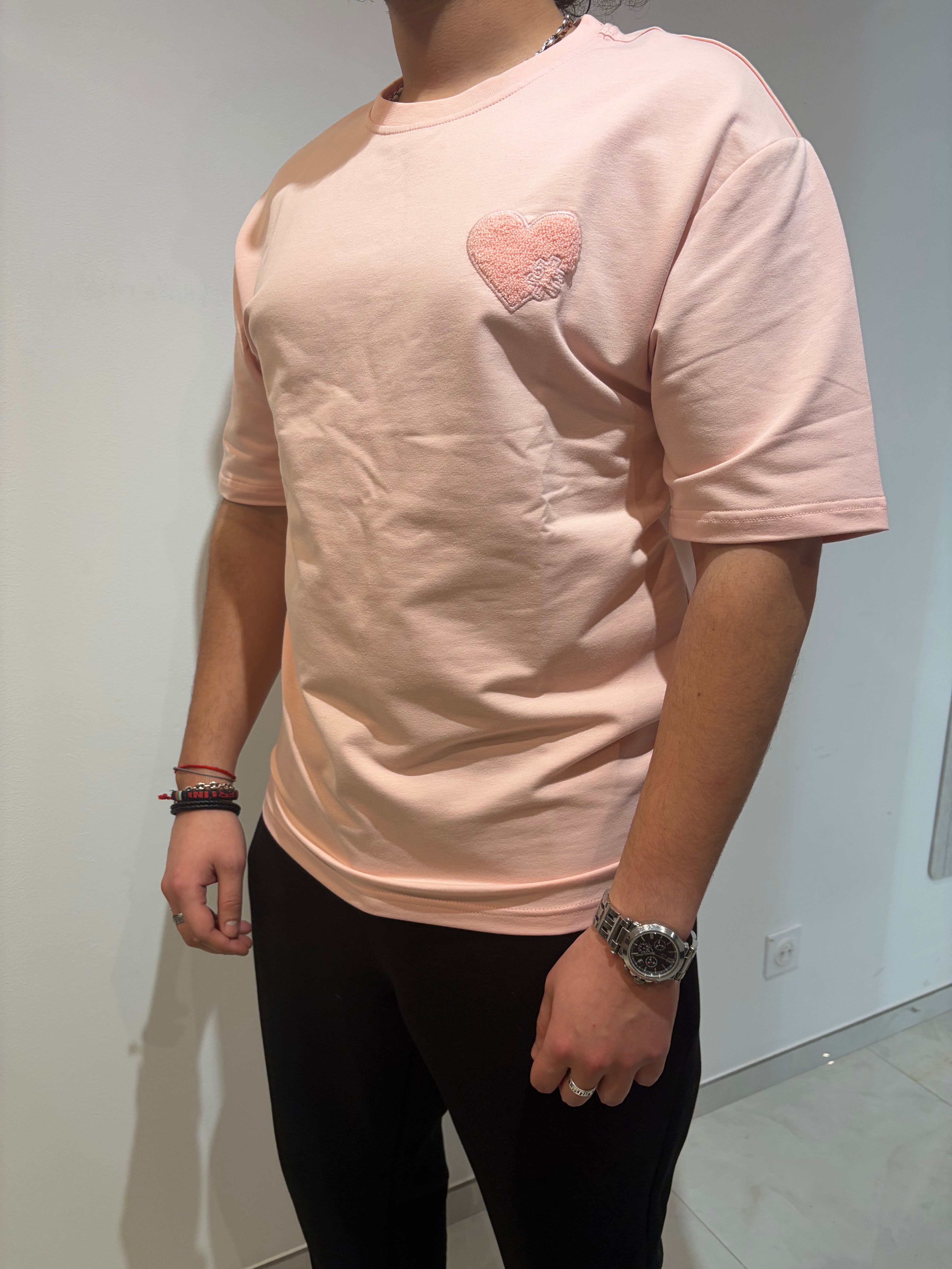 T-shirt rose oversize avec cœur brodé