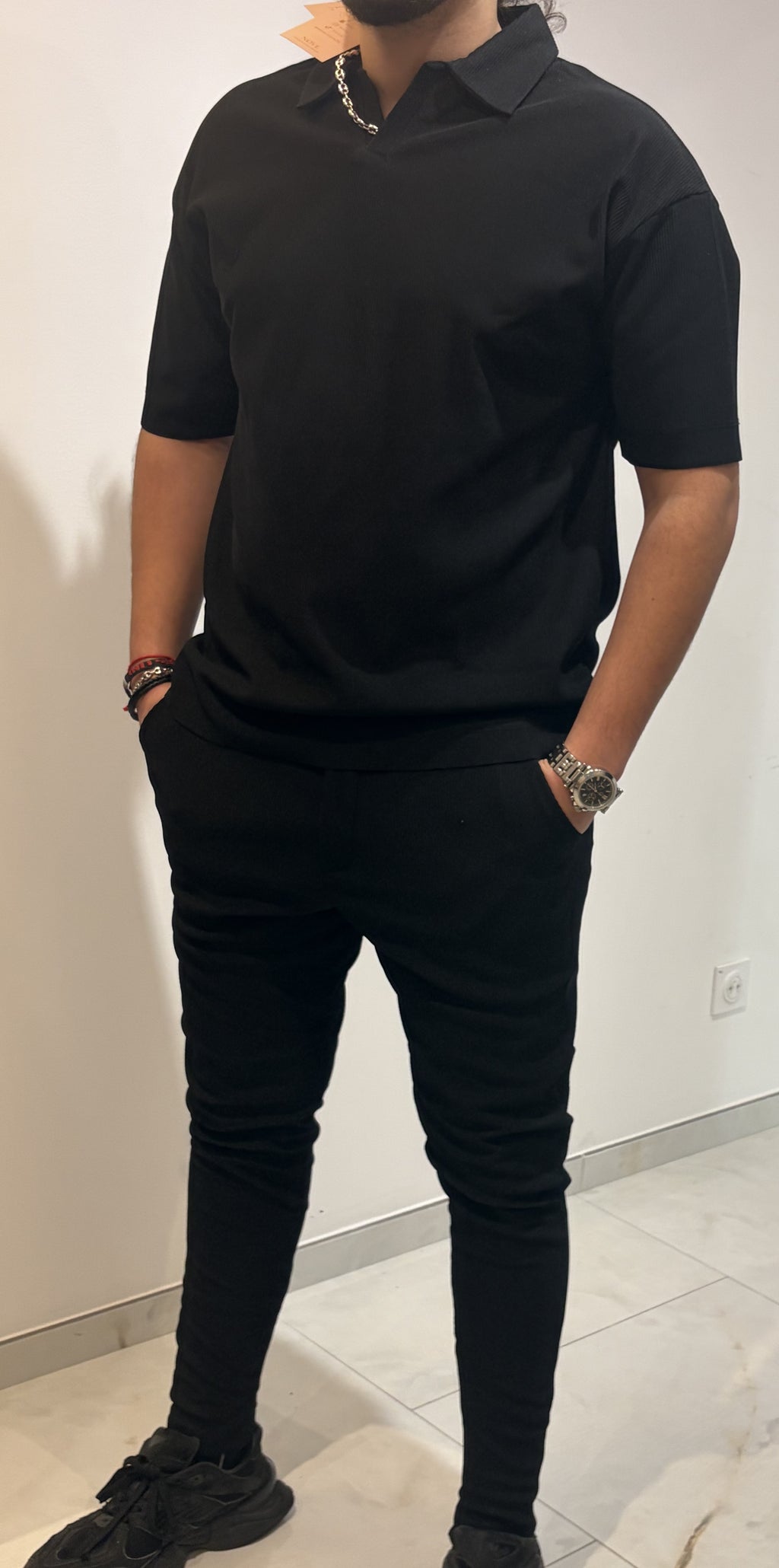 Elegant outfit in a casual chic style